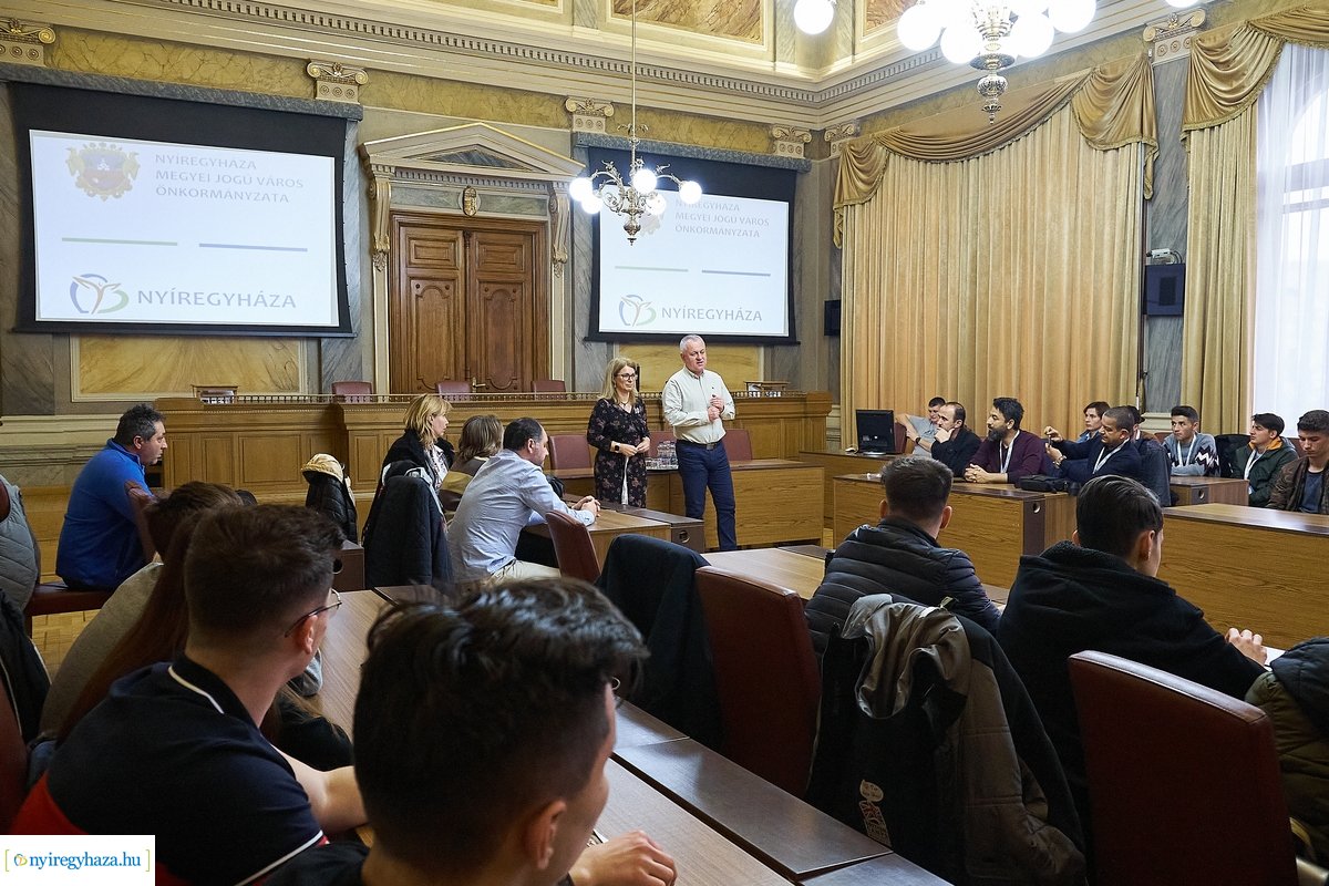 Külföldi diákok látogattak a Városházára  -  20200303