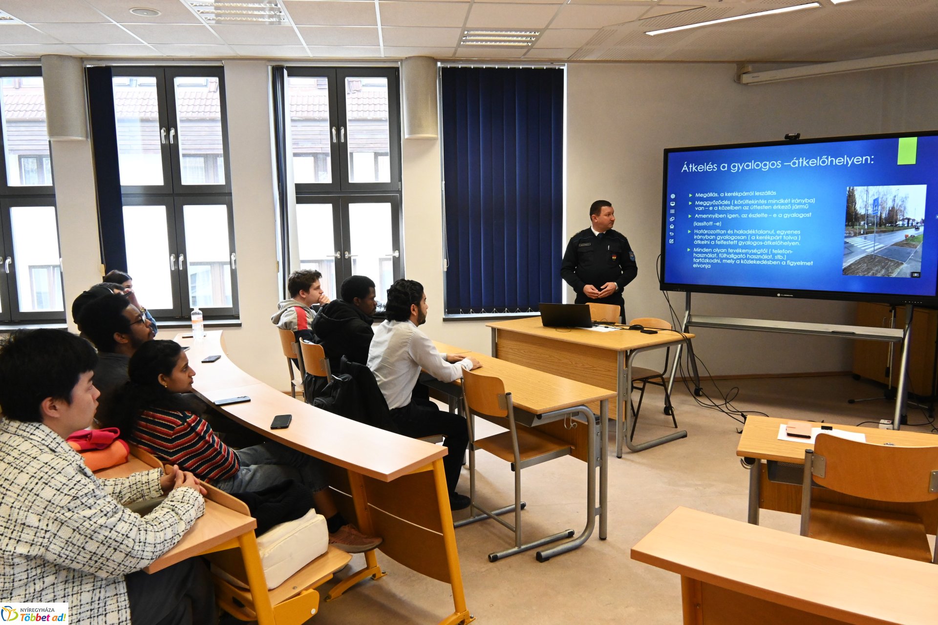 Külföldi diákok tájékozódtak a helyi közlekedési szabályok betartásának fontosságáról