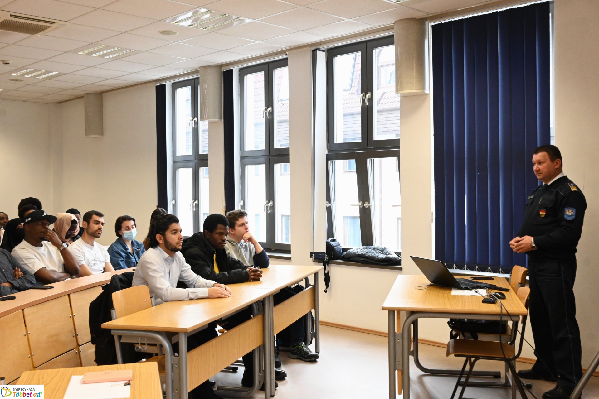 Külföldi diákok tájékozódtak a helyi közlekedési szabályok betartásának fontosságáról