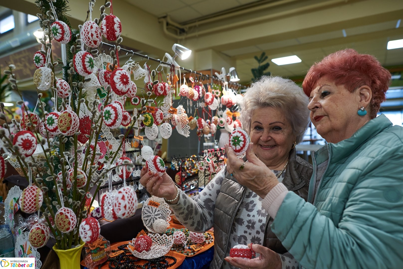 Különleges kokárdák a Búza téri piacon