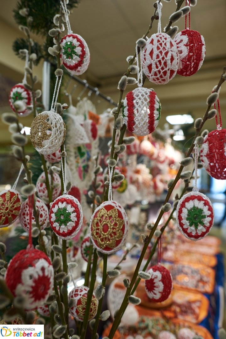 Különleges kokárdák a Búza téri piacon