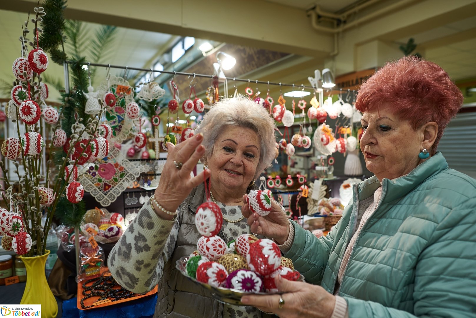 Különleges kokárdák a Búza téri piacon
