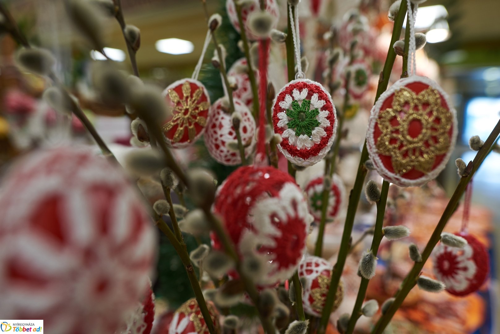 Különleges kokárdák a Búza téri piacon