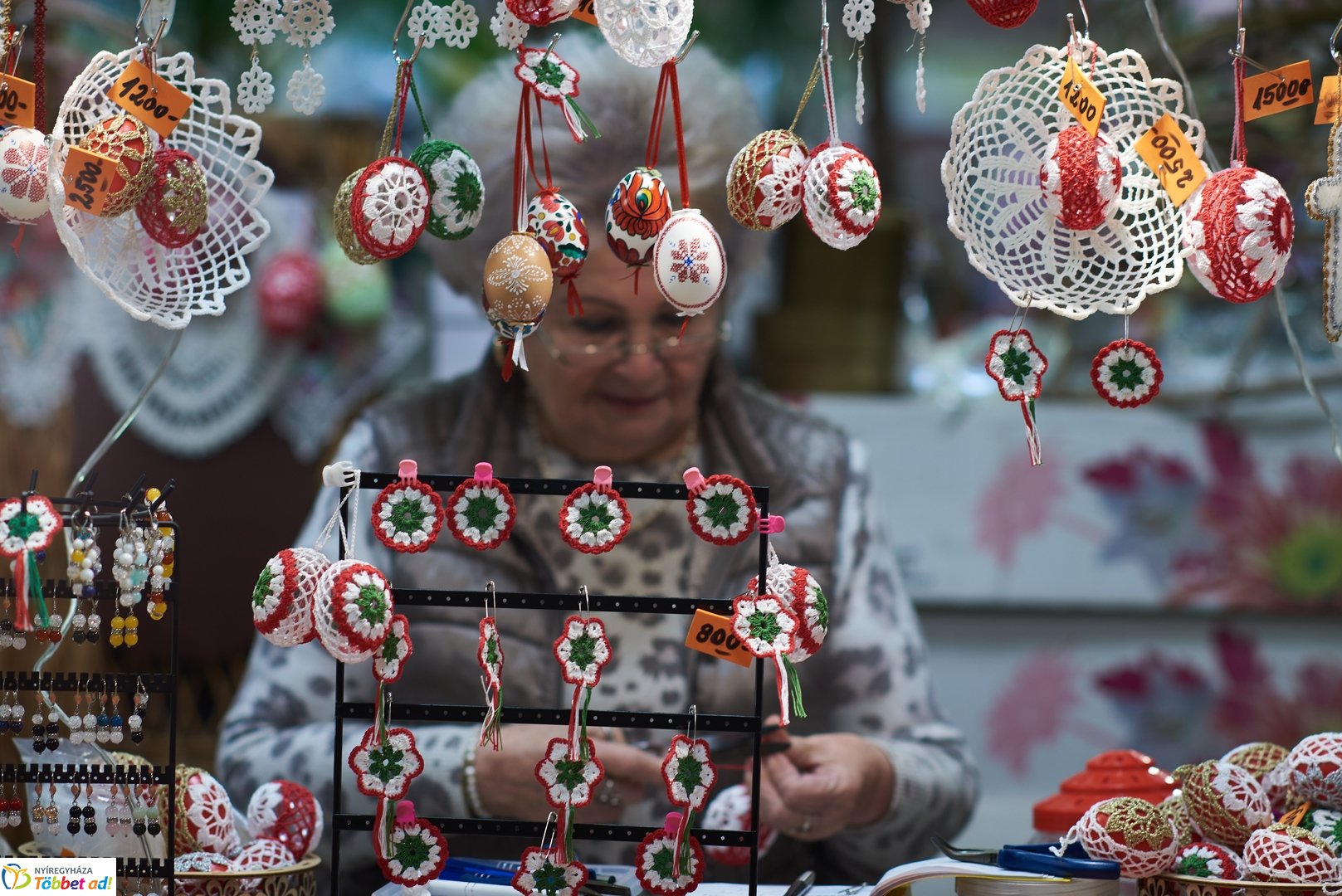 Különleges kokárdák a Búza téri piacon