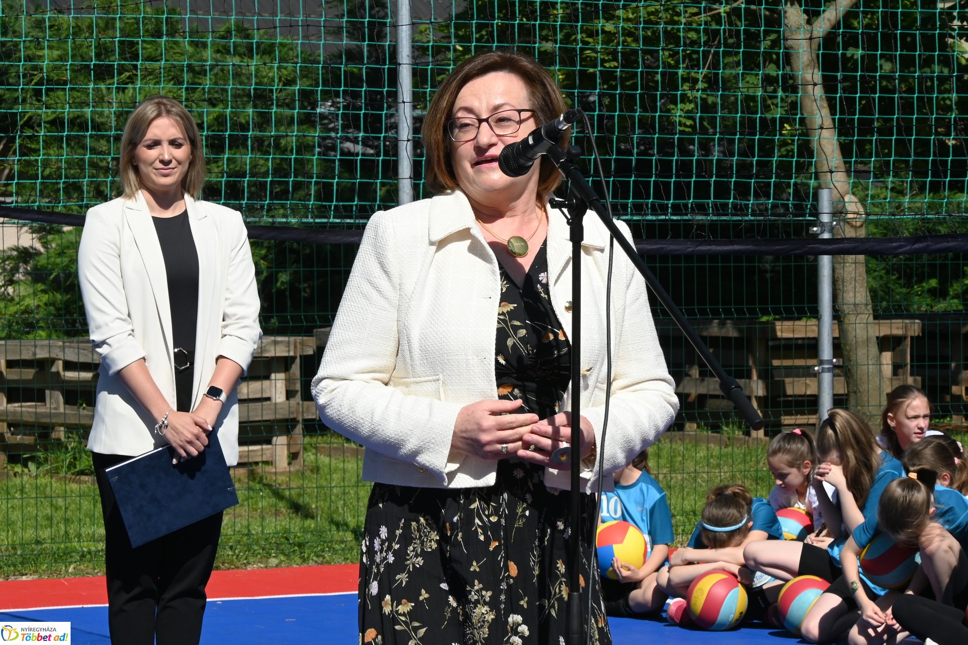 Kültéri röplabdapályát avattak a Bem-ben