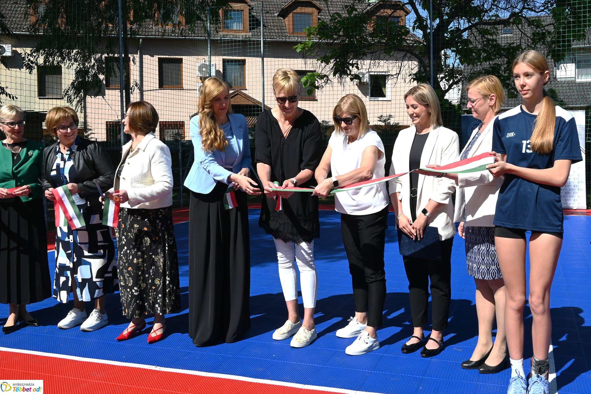 Kültéri röplabdapályát avattak a Bem-ben