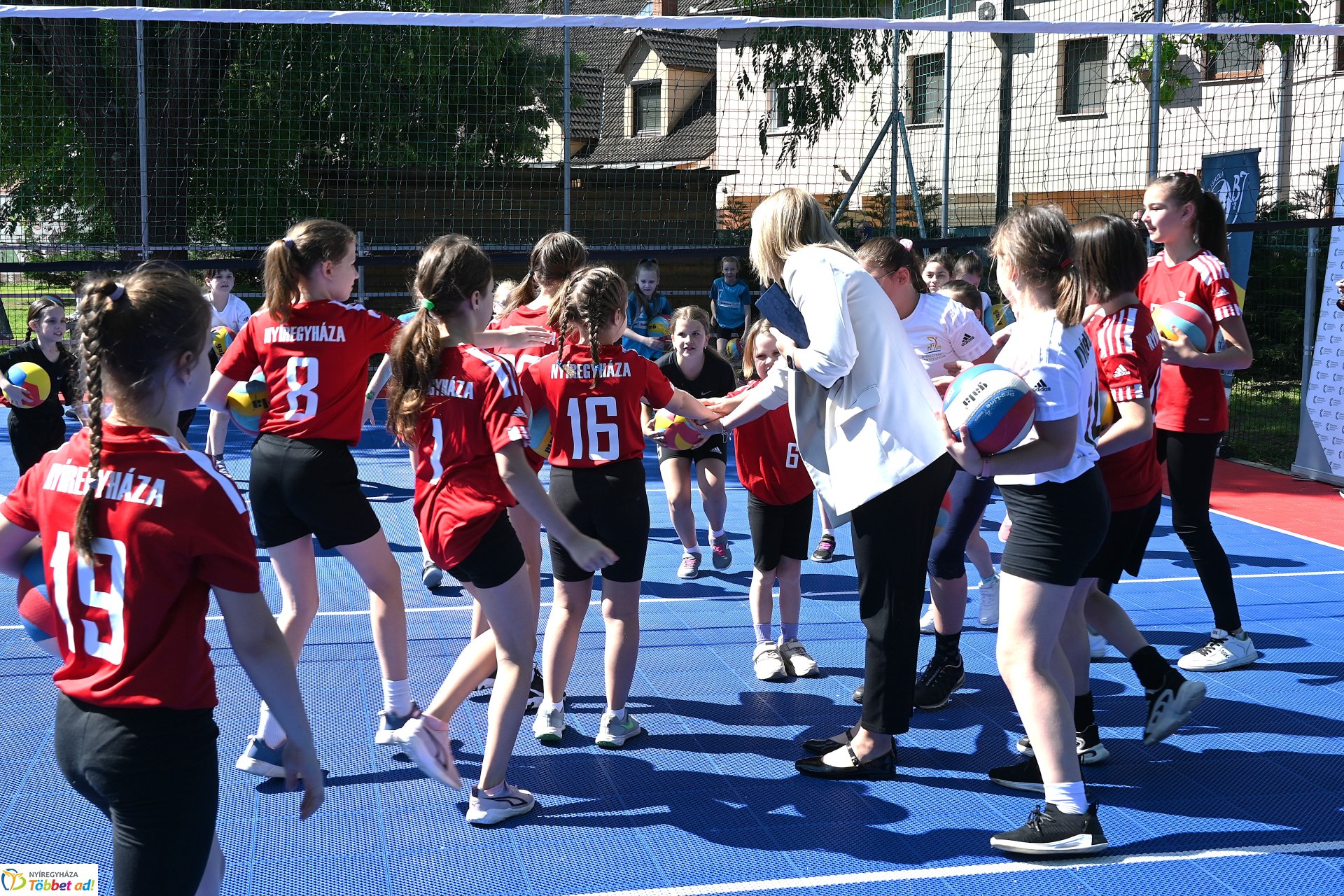 Kültéri röplabdapályát avattak a Bem-ben