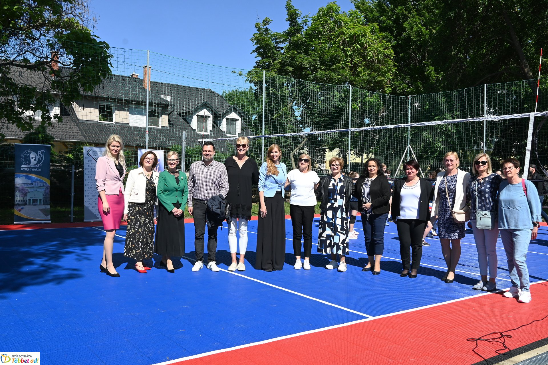 Kültéri röplabdapályát avattak a Bem-ben