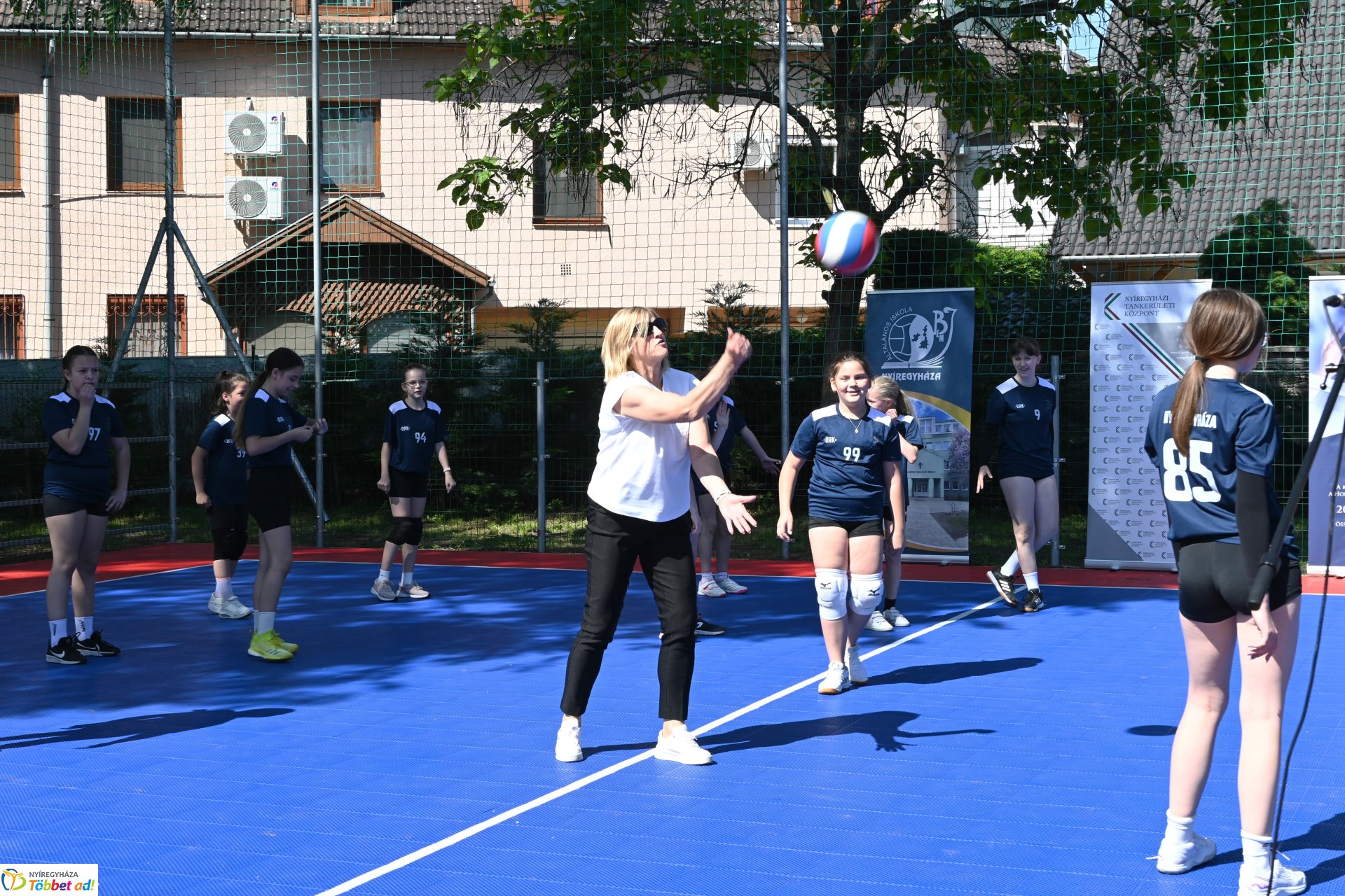 Kültéri röplabdapályát avattak a Bem-ben