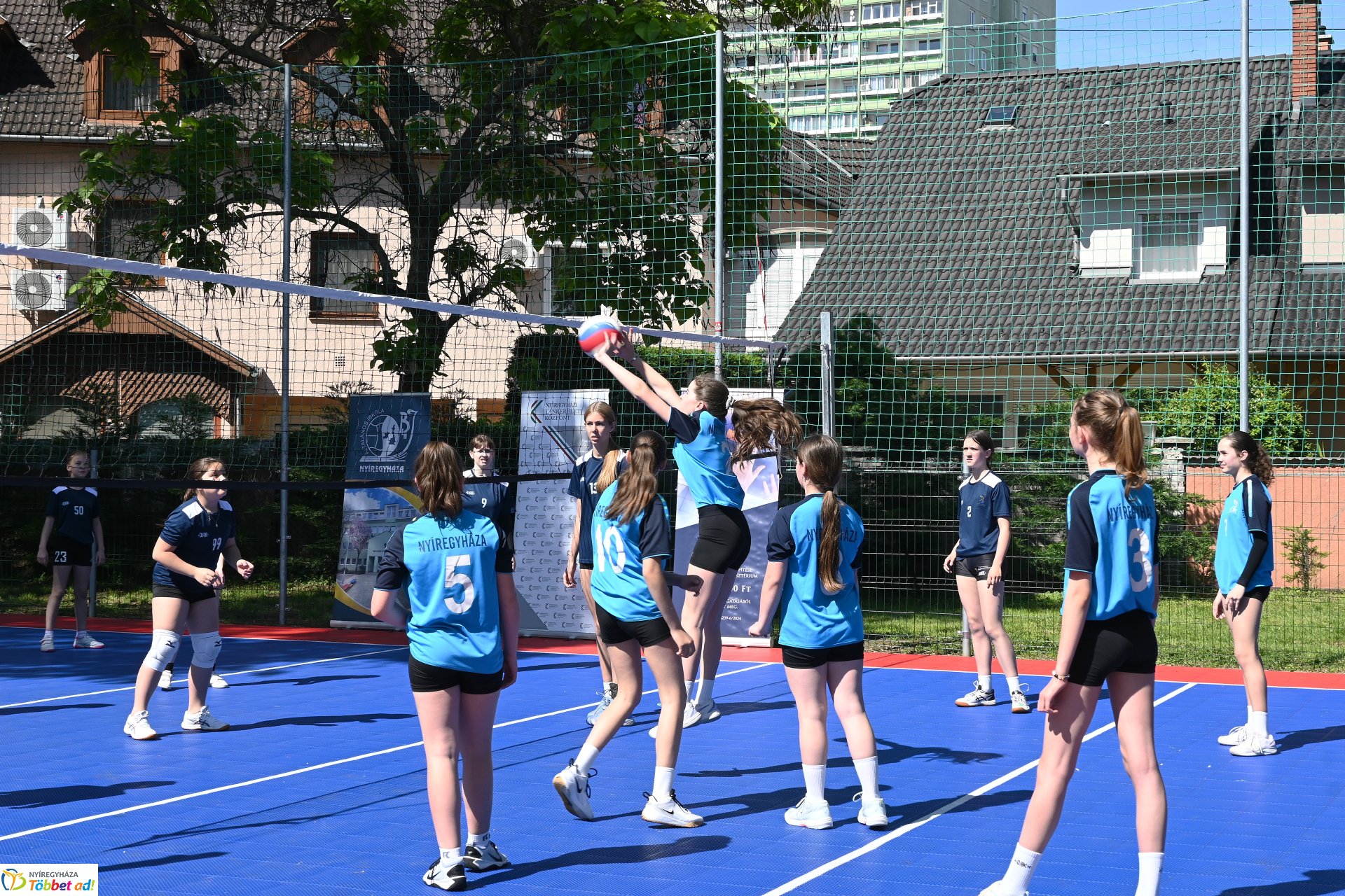 Kültéri röplabdapályát avattak a Bem-ben
