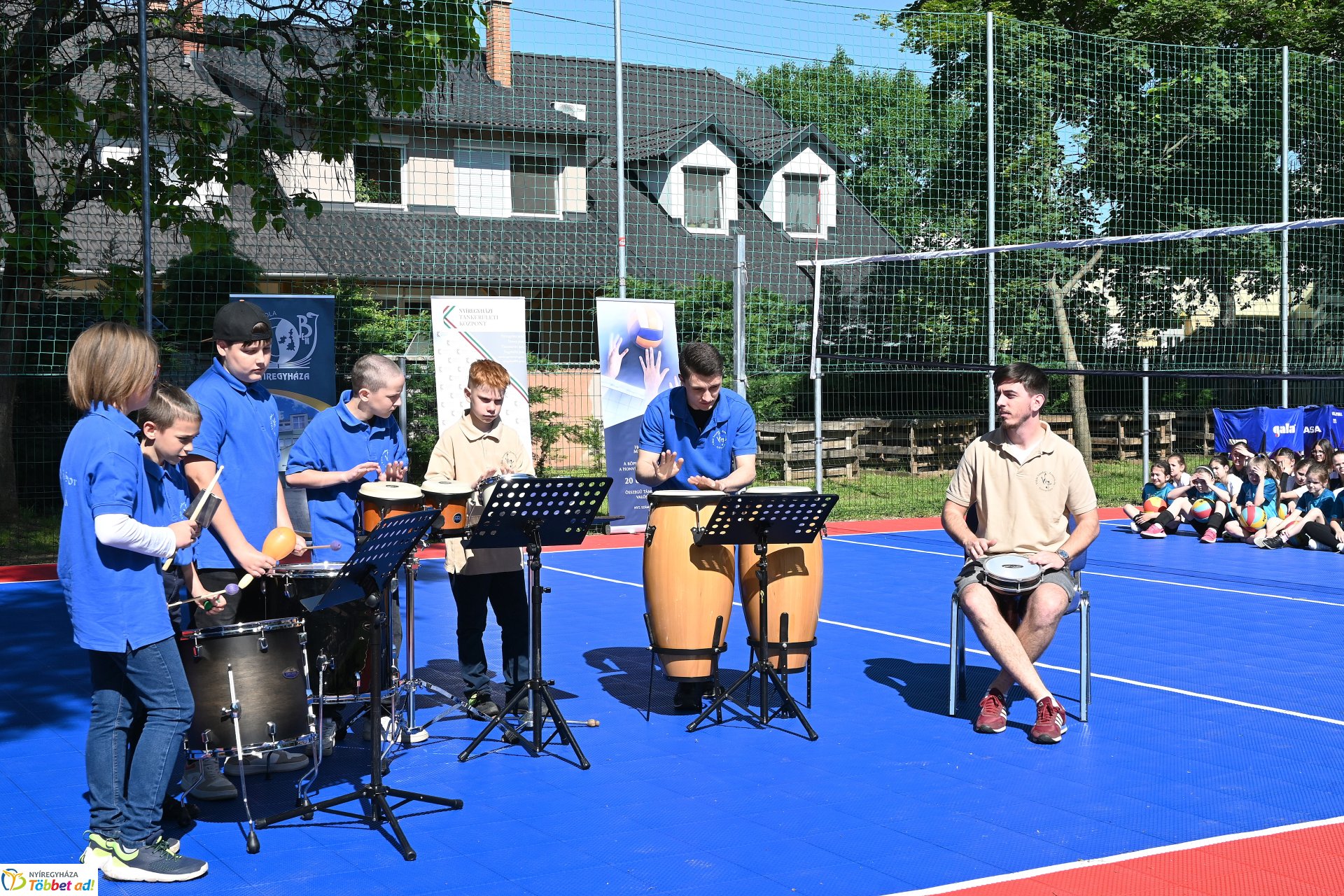 Kültéri röplabdapályát avattak a Bem-ben