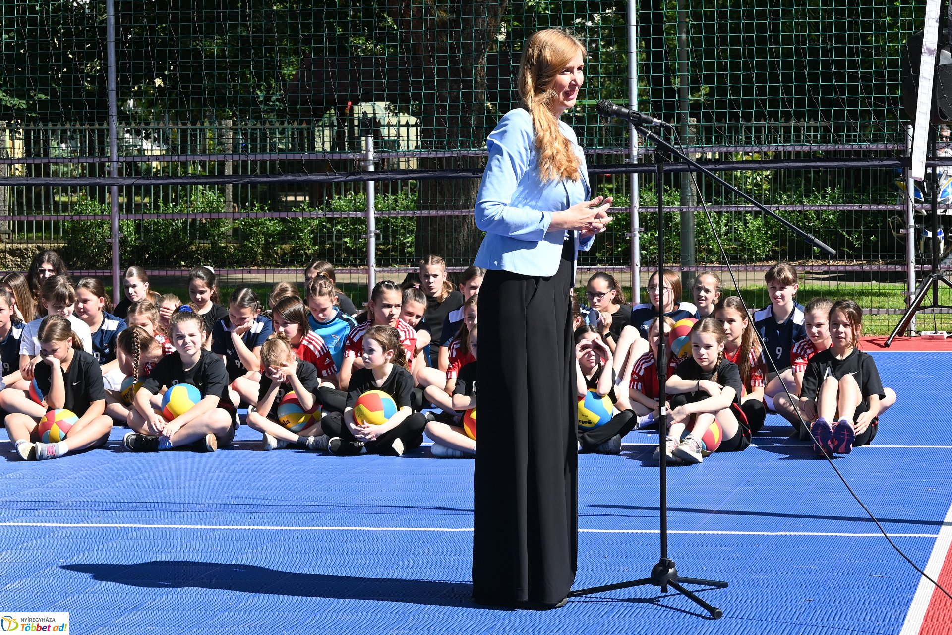 Kültéri röplabdapályát avattak a Bem-ben