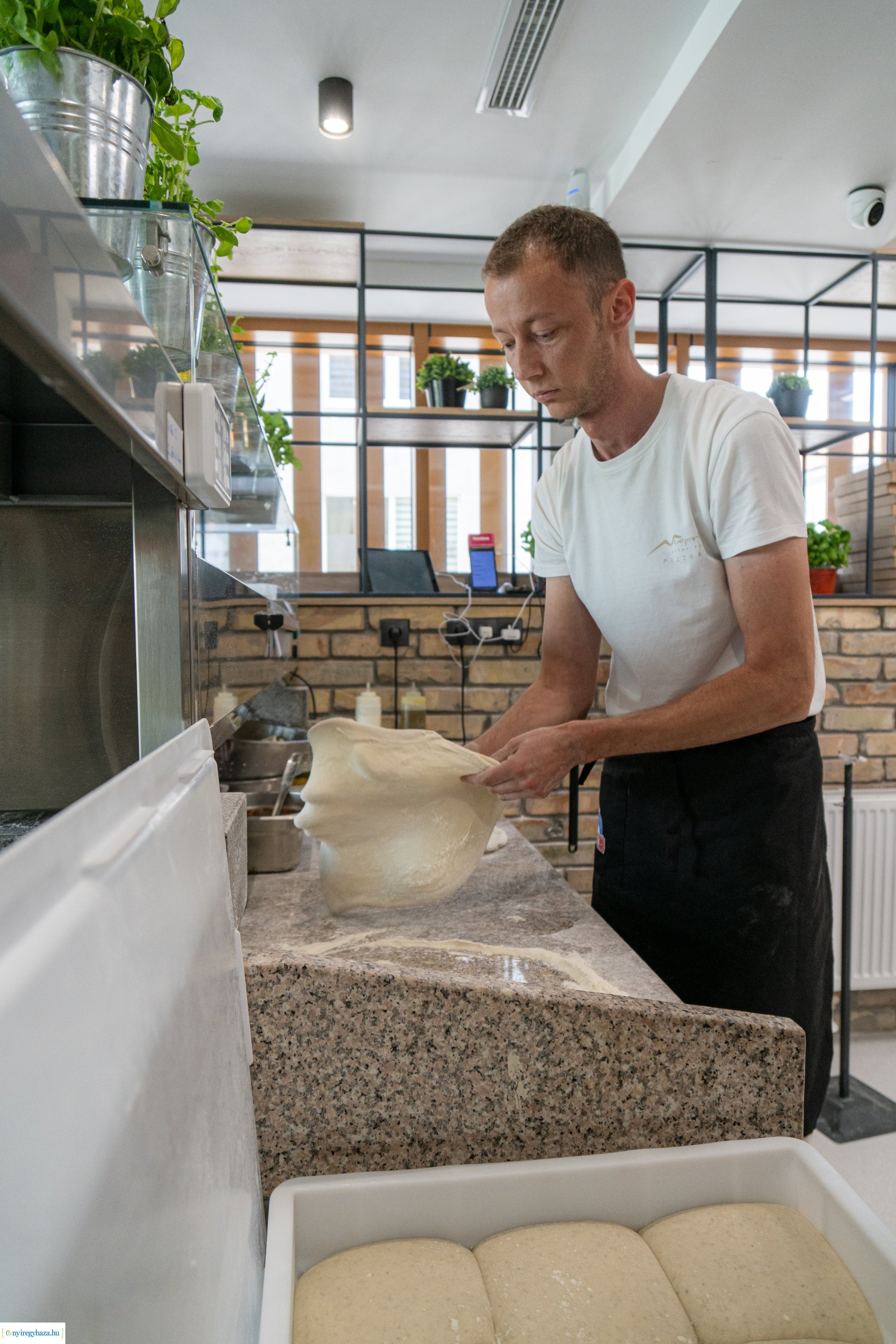 Kulturális feltöltődés és olasz ízek Nyíregyházán, a Neapolis Pizzériában