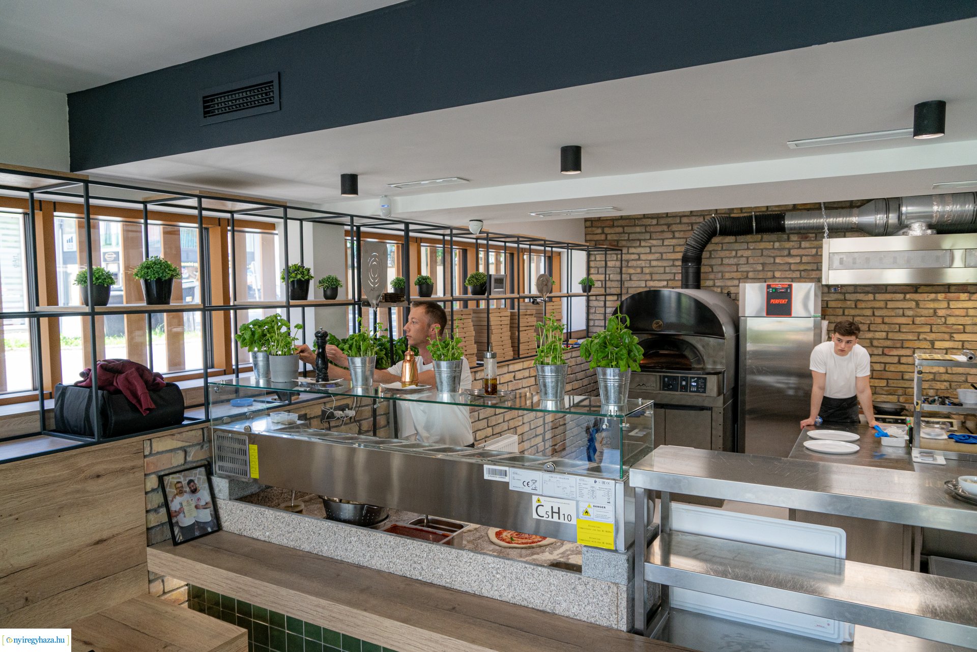 Kulturális feltöltődés és olasz ízek Nyíregyházán, a Neapolis Pizzériában