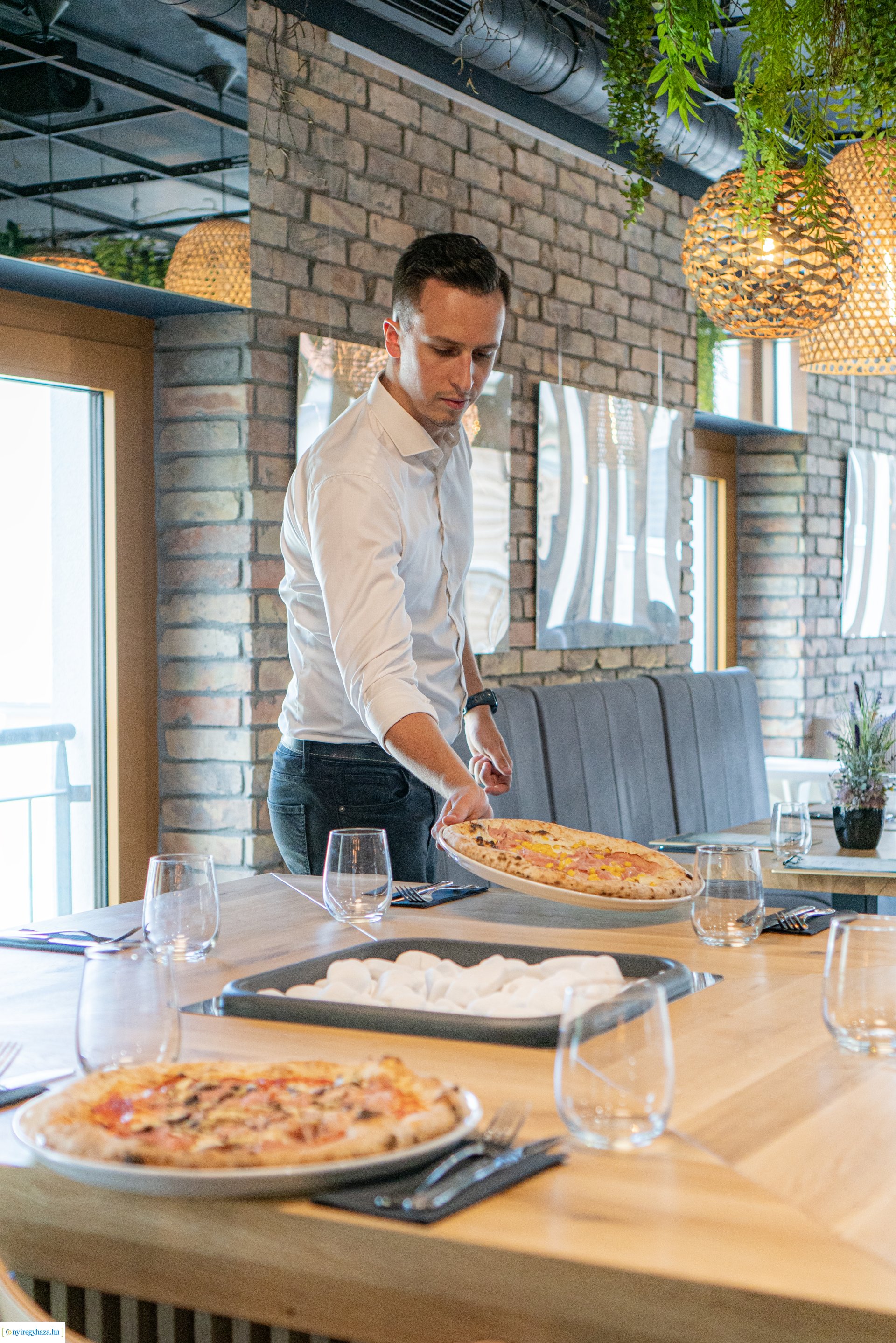 Kulturális feltöltődés és olasz ízek Nyíregyházán, a Neapolis Pizzériában