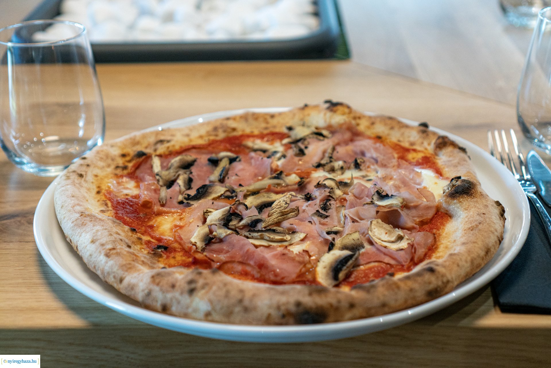 Kulturális feltöltődés és olasz ízek Nyíregyházán, a Neapolis Pizzériában