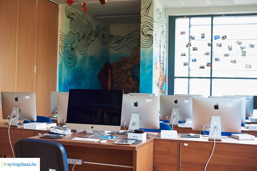 Kultúrkuckó átadása a könyvtárban