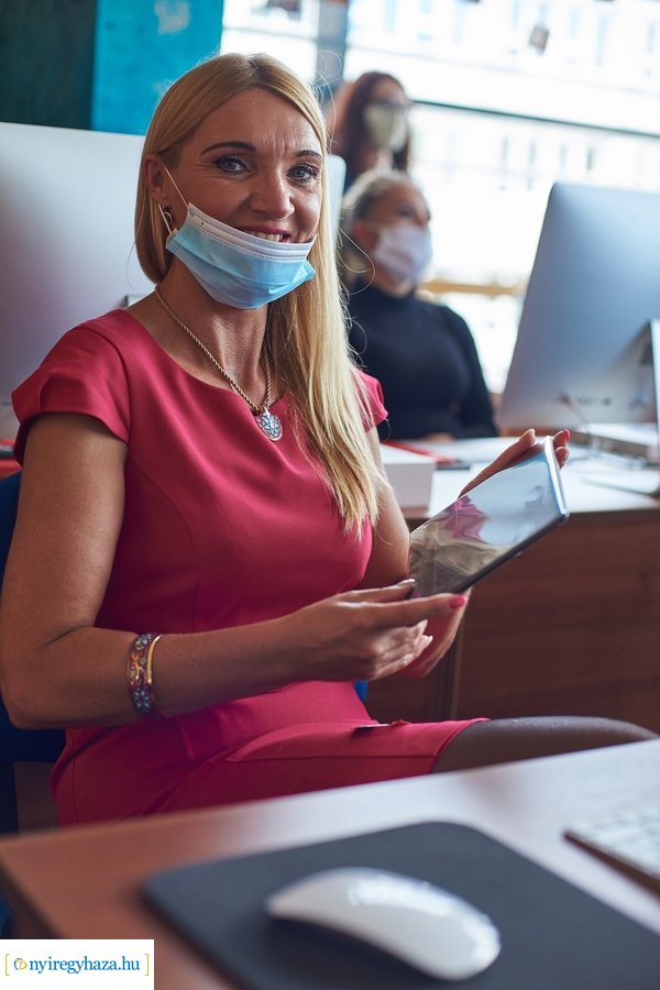 Kultúrkuckó átadása a könyvtárban