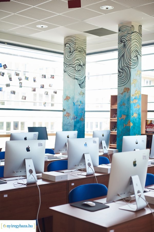 Kultúrkuckó átadása a könyvtárban