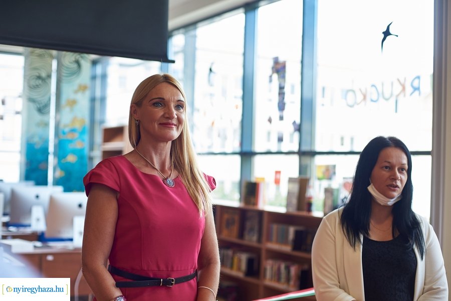 Kultúrkuckó átadása a könyvtárban