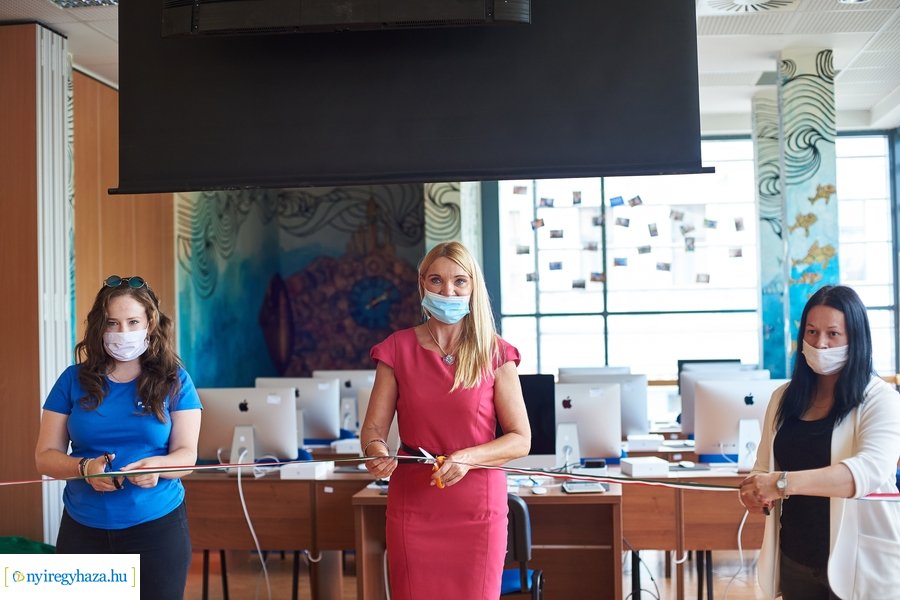 Kultúrkuckó átadása a könyvtárban