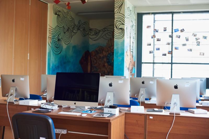 Kultúrkuckó átadása a könyvtárban