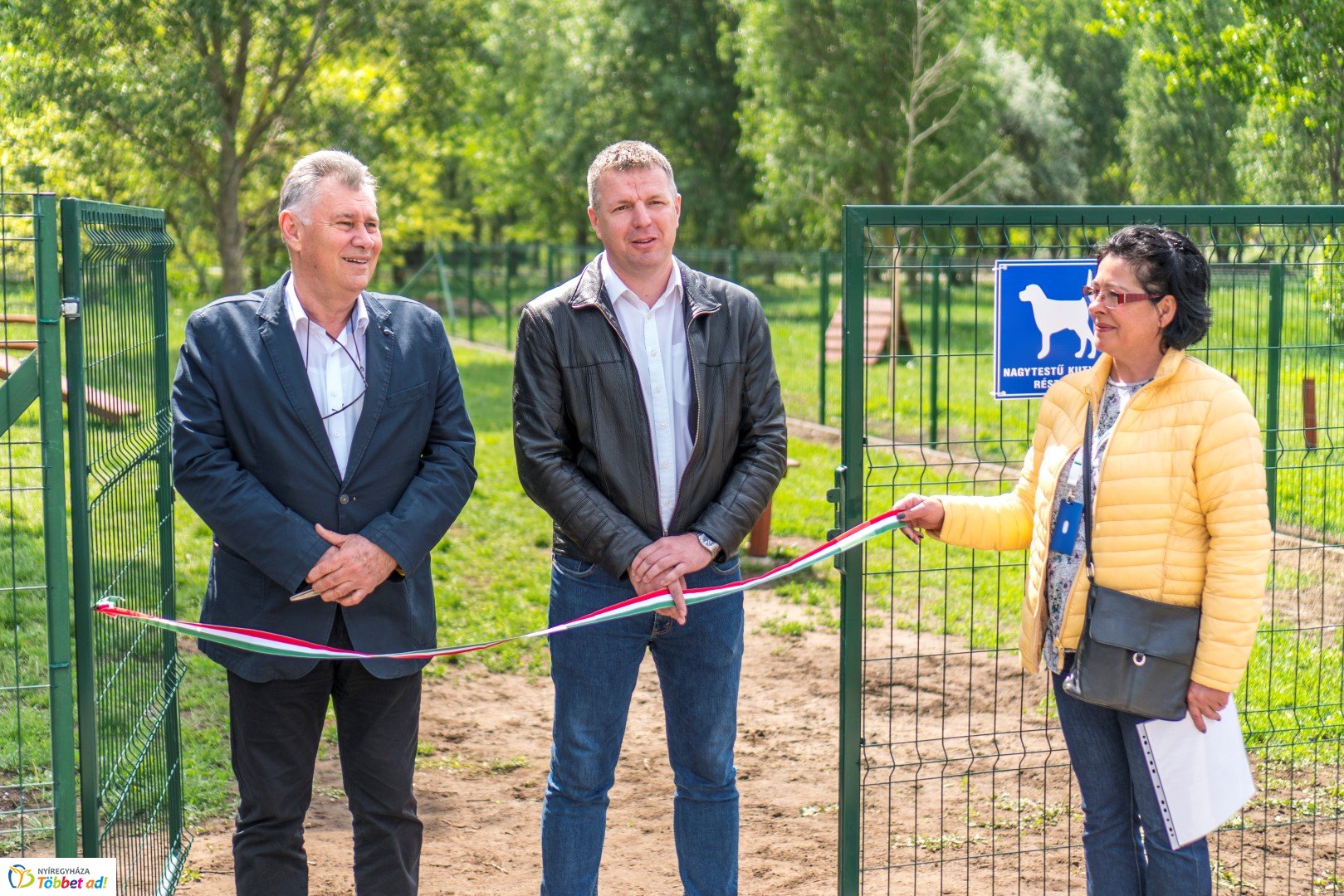 Kutyafuttató átadása a Család utcán