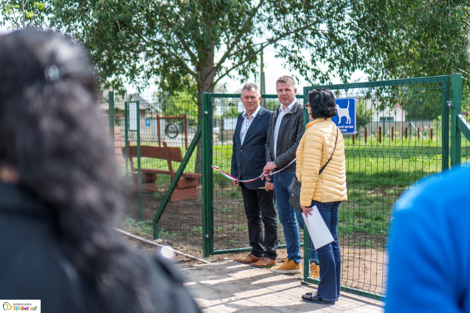 Kutyafuttató átadása a Család utcán