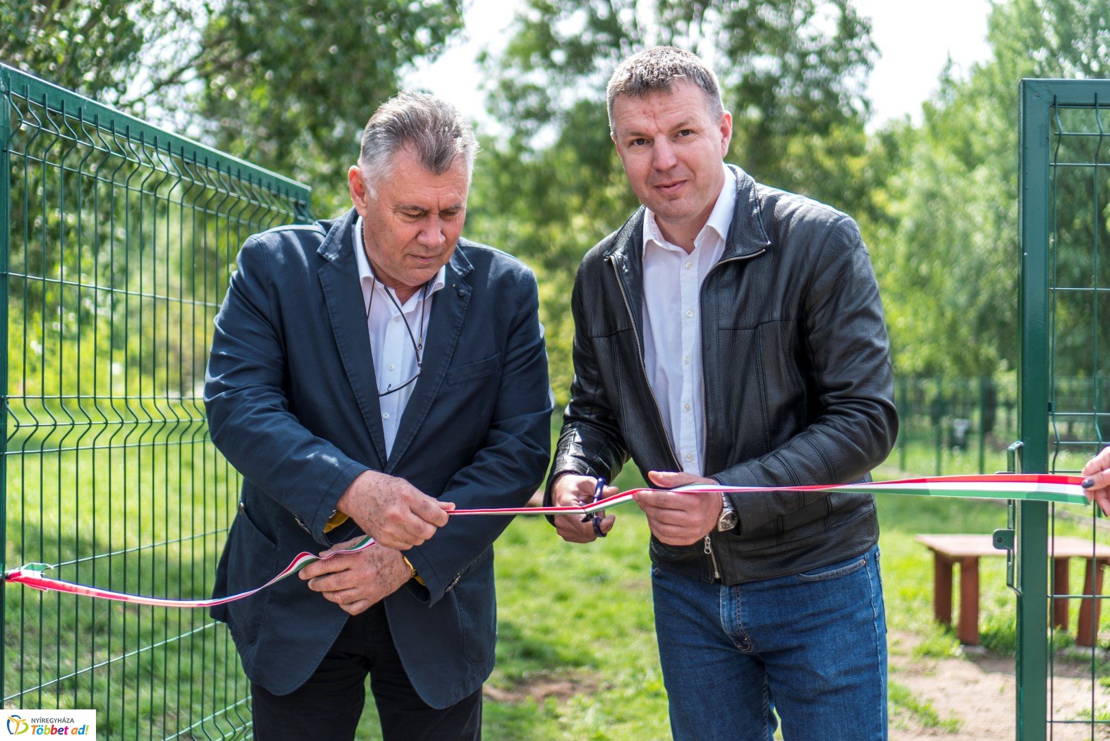 Kutyafuttató átadása a Család utcán