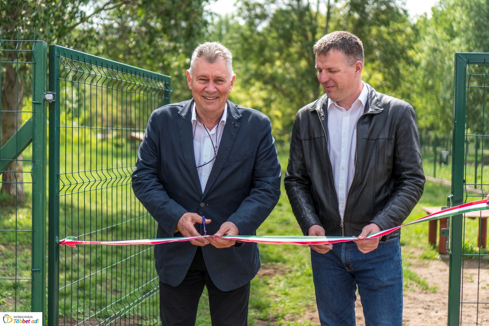 Kutyafuttató átadása a Család utcán