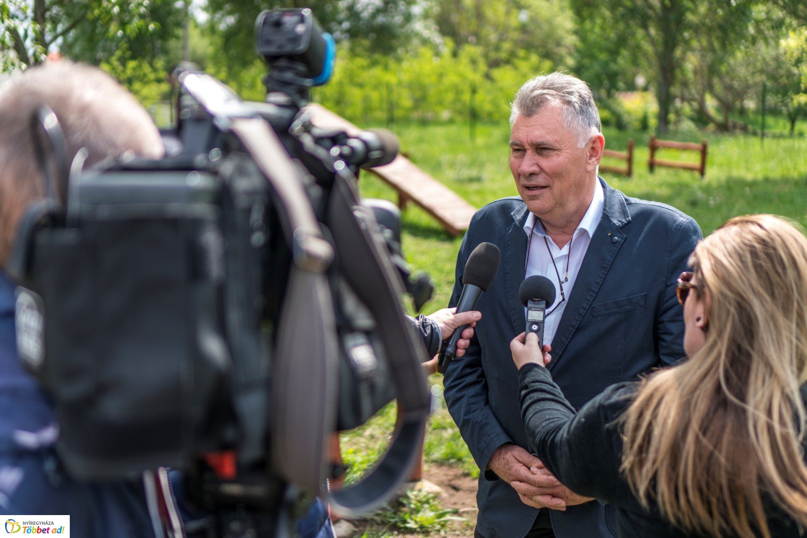 Kutyafuttató átadása a Család utcán