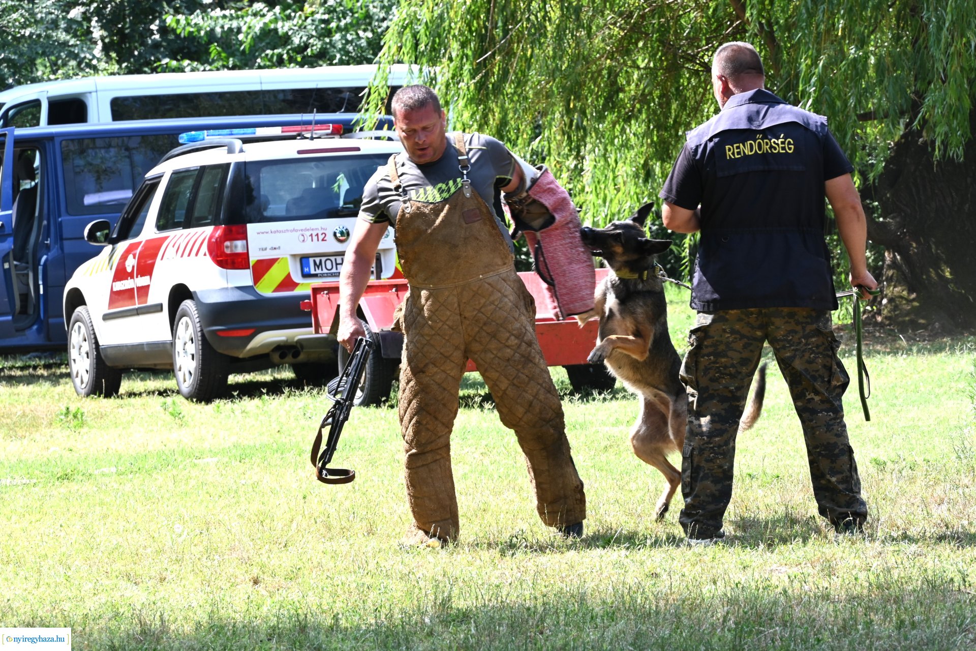 Kutyás rendőrségi bemutató a Kisvakond táborban