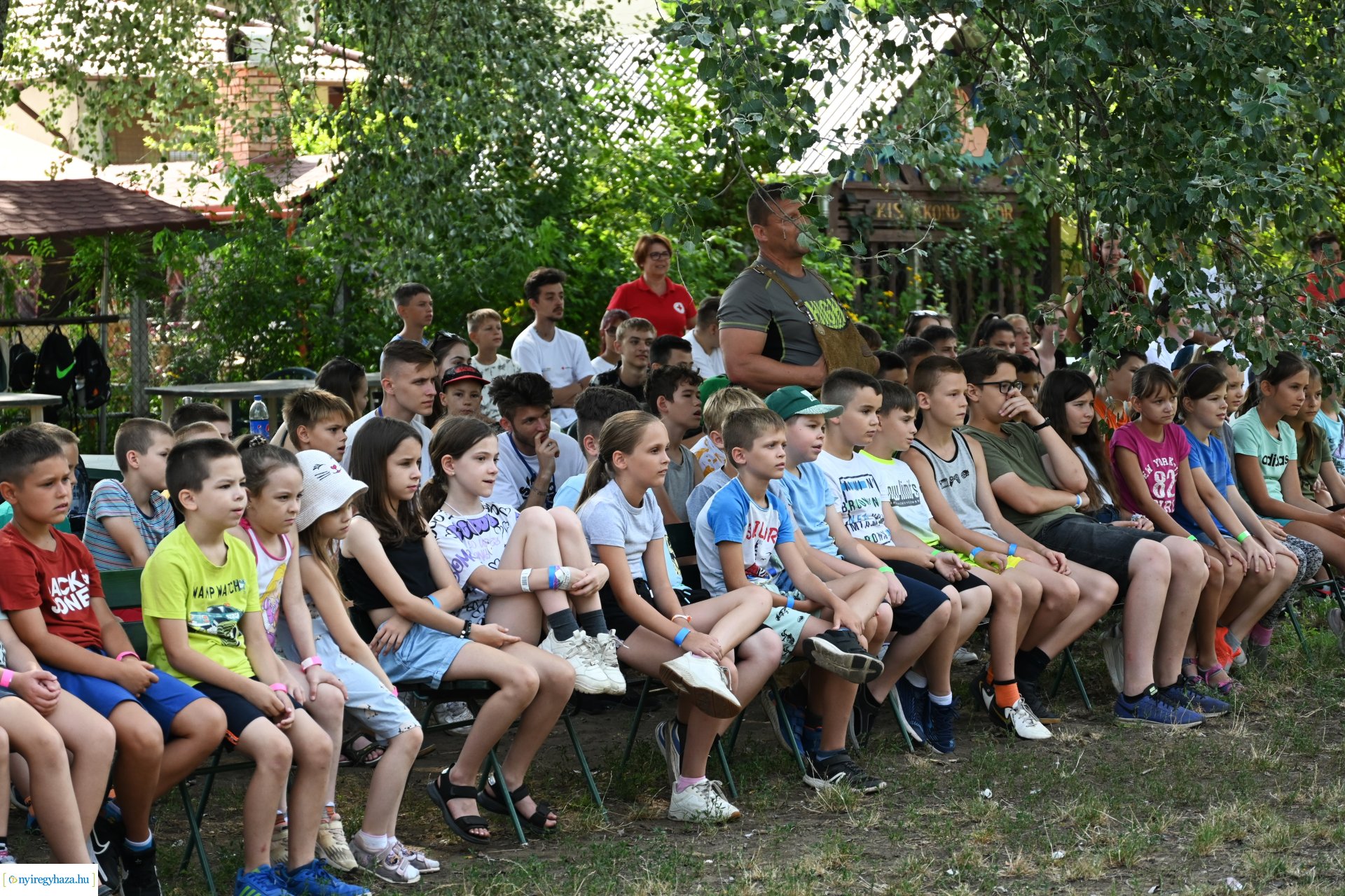 Kutyás rendőrségi bemutató a Kisvakond táborban