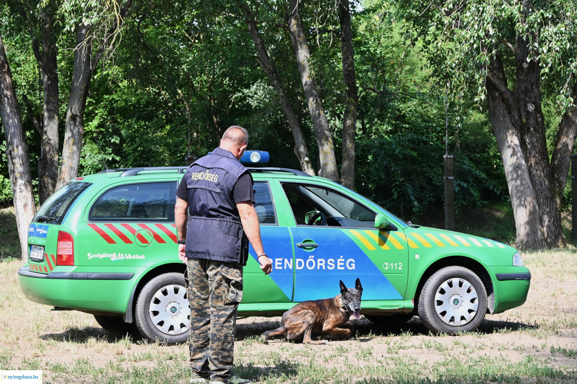 Kutyás rendőrségi bemutató a Kisvakond táborban
