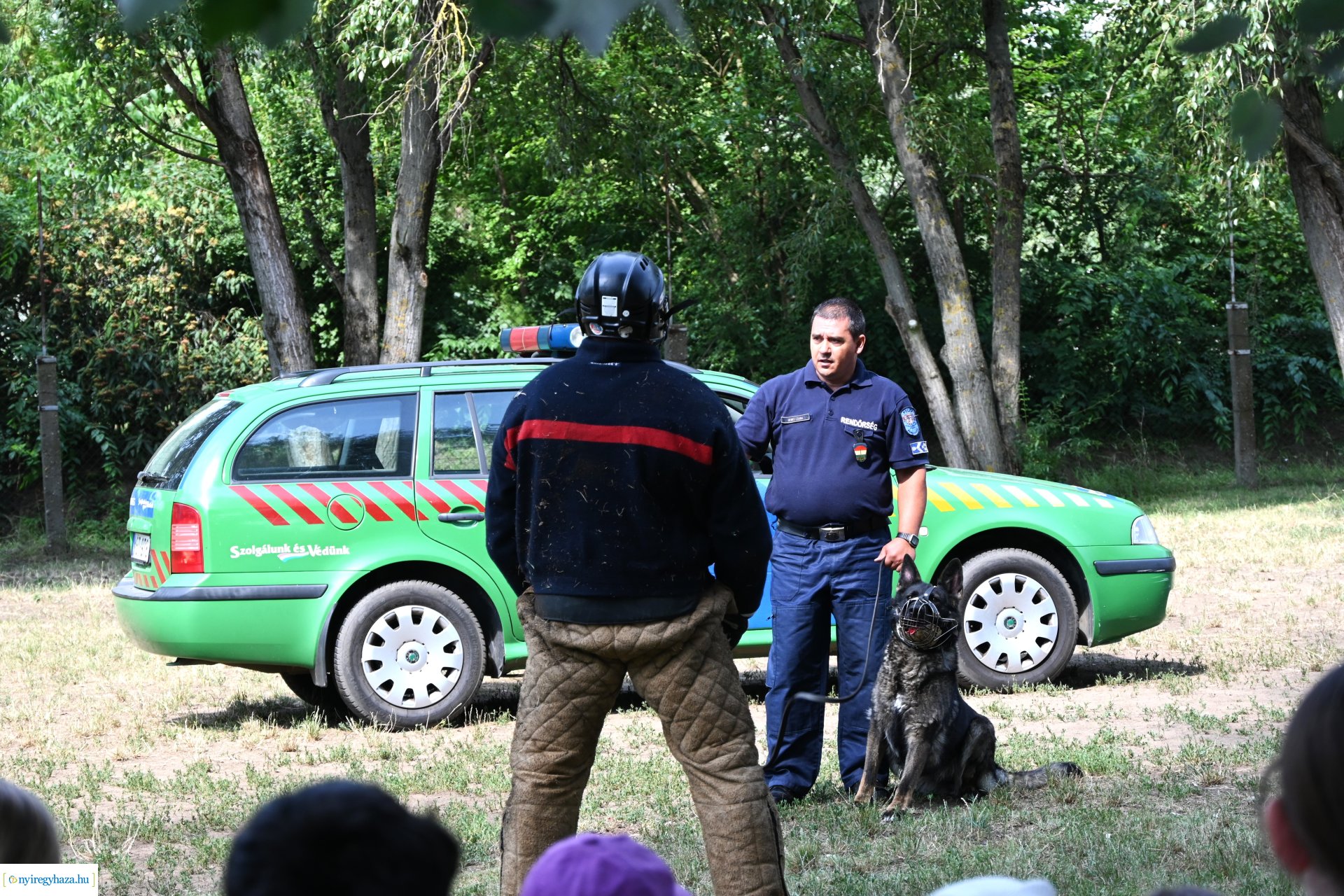 Kutyás rendőrségi bemutató a Kisvakond táborban