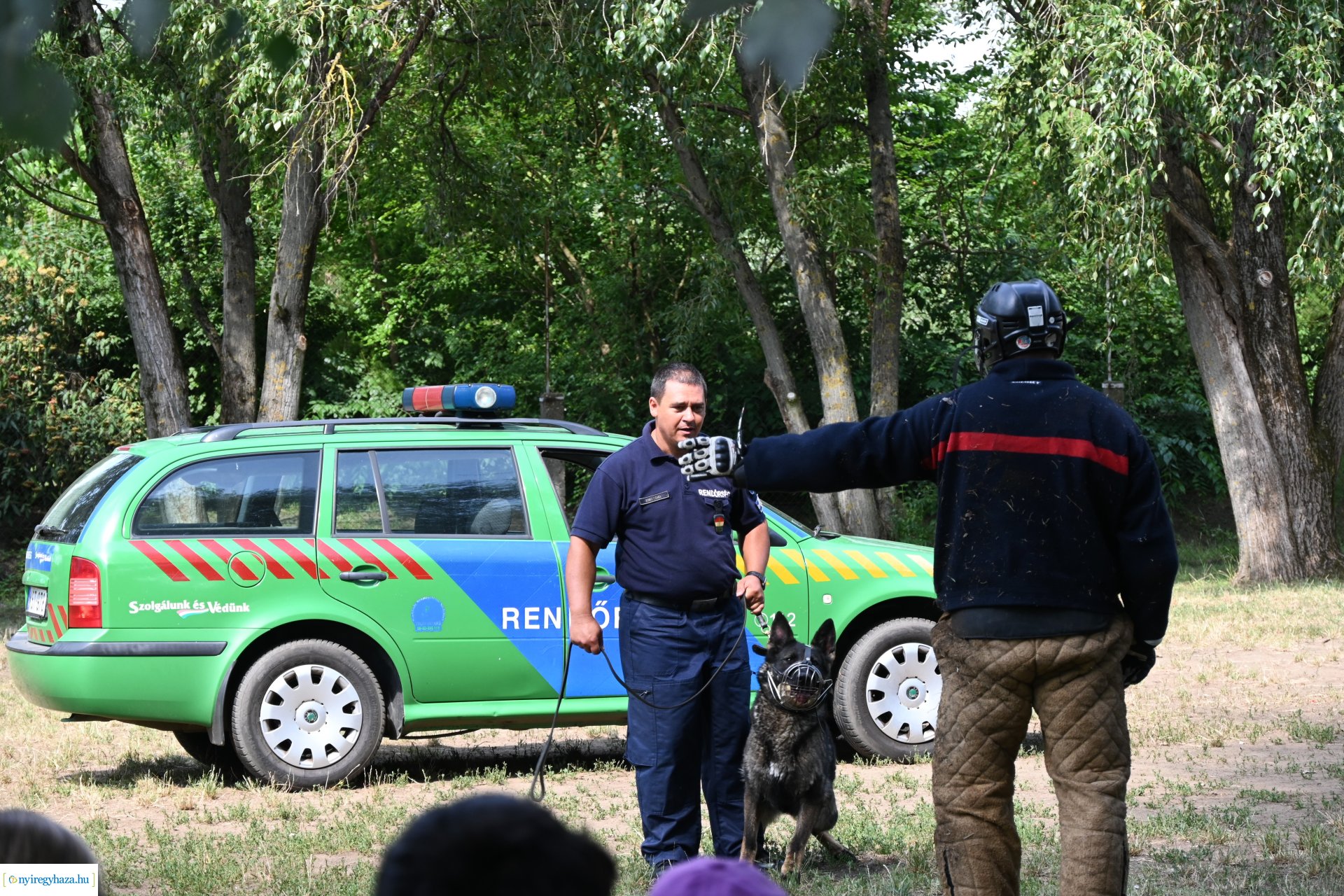 Kutyás rendőrségi bemutató a Kisvakond táborban
