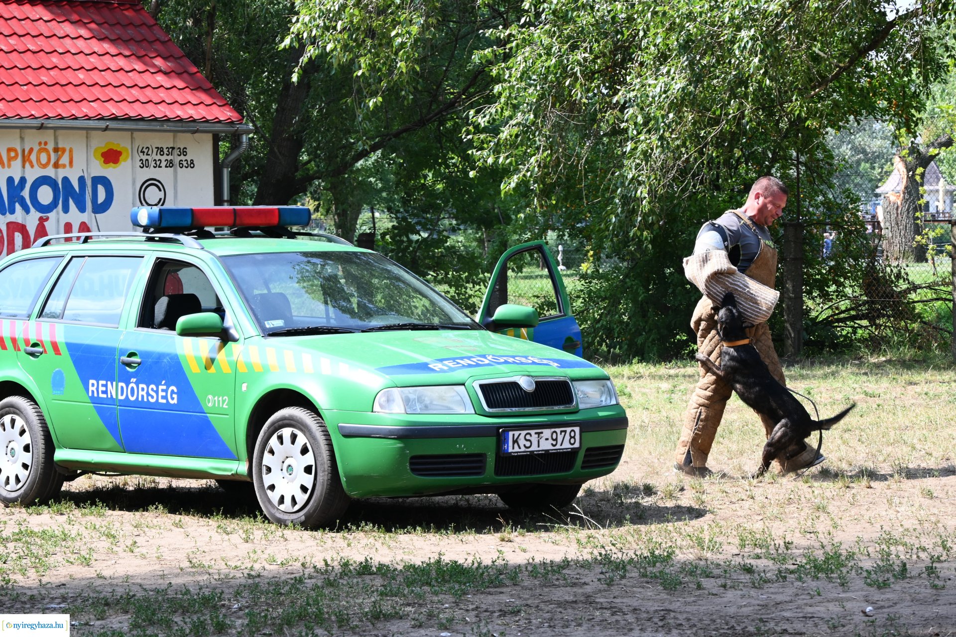 Kutyás rendőrségi bemutató a Kisvakond táborban
