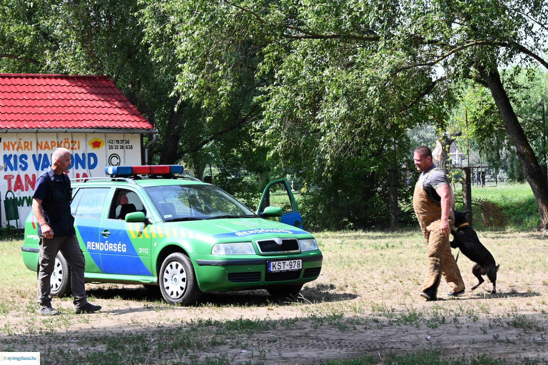Kutyás rendőrségi bemutató a Kisvakond táborban