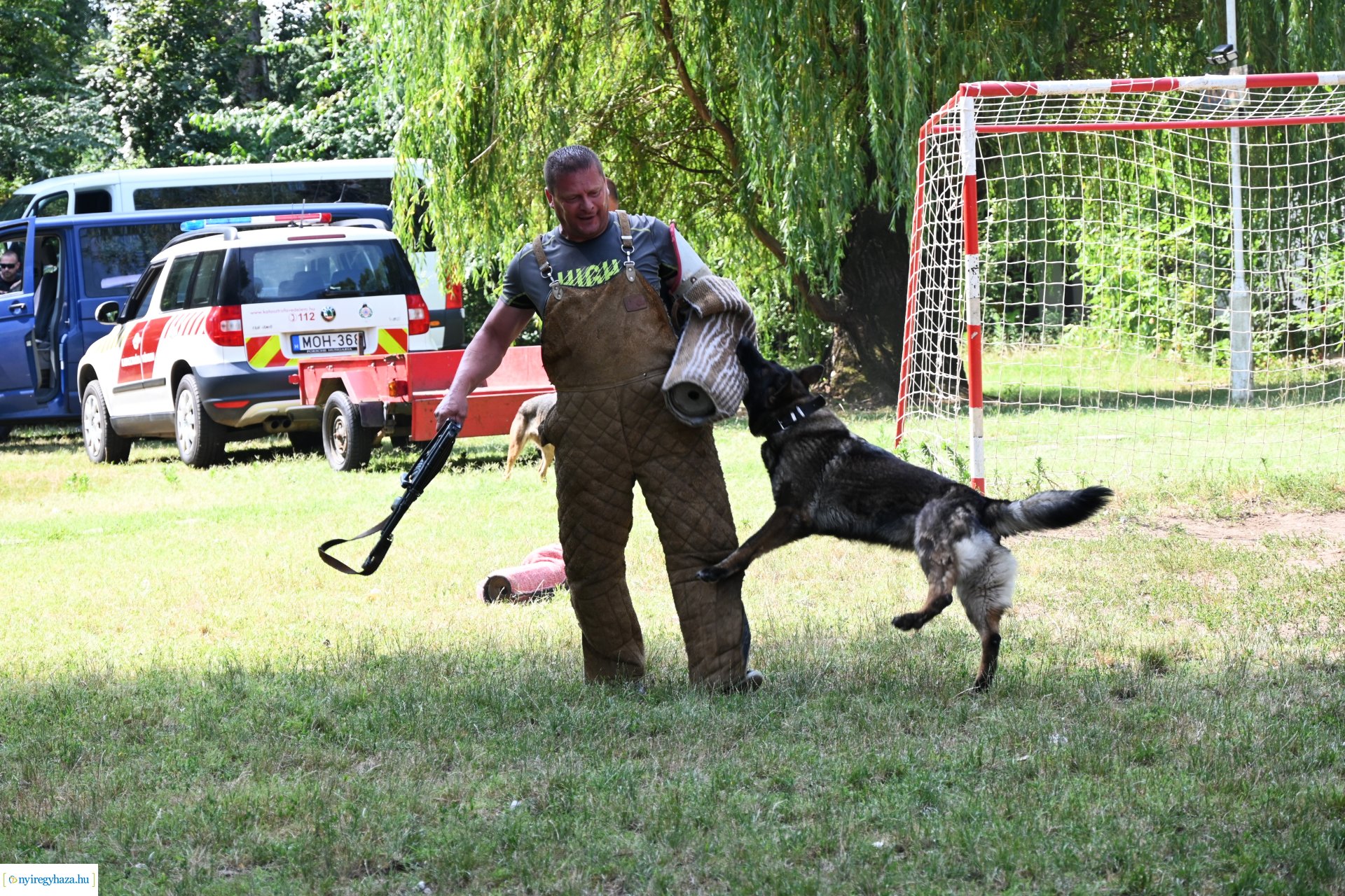 Kutyás rendőrségi bemutató a Kisvakond táborban