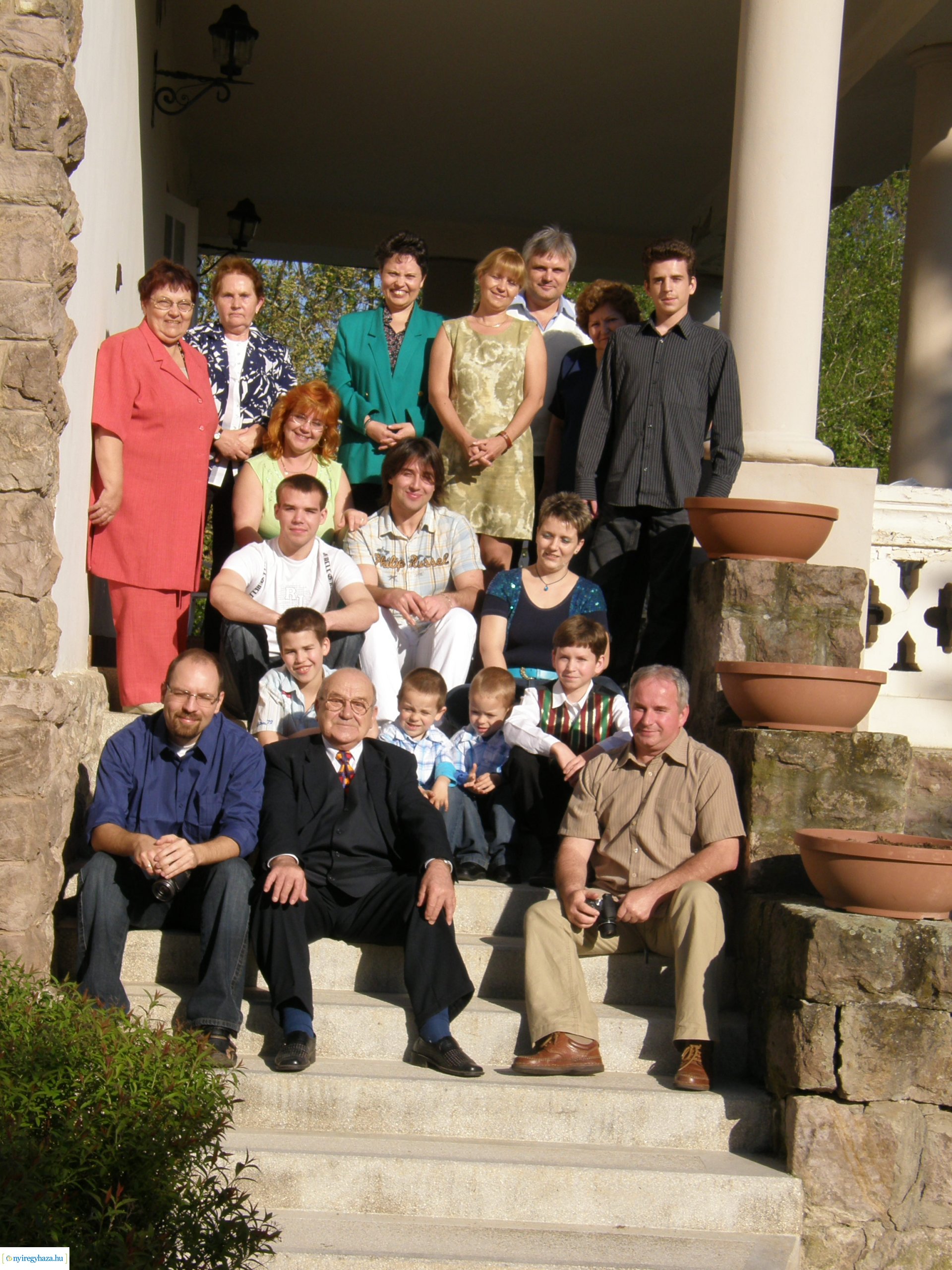 L. Tóth László emlékére