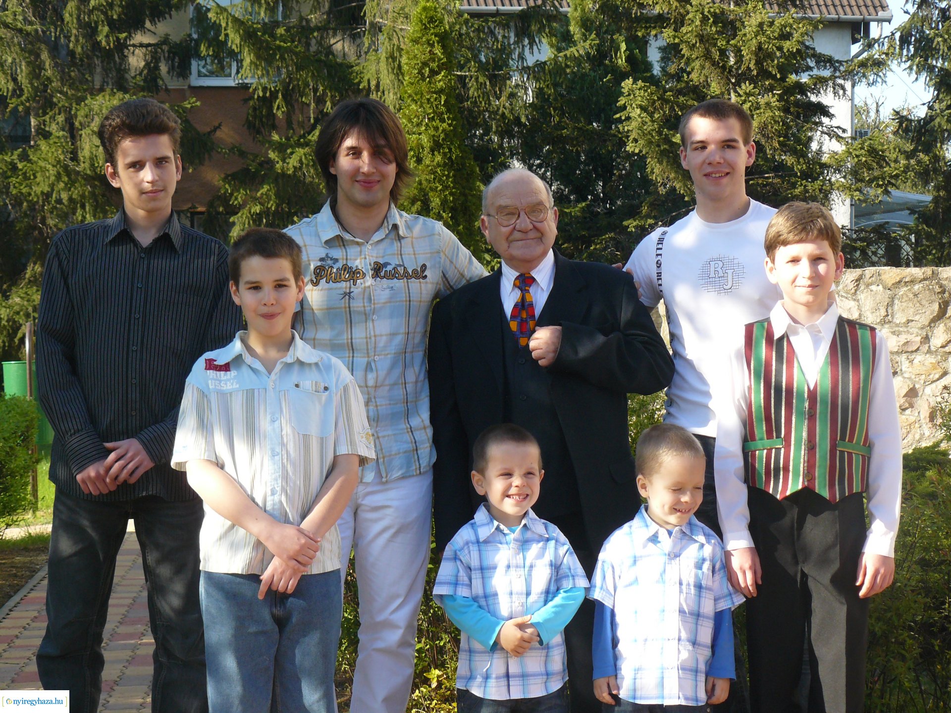 L. Tóth László emlékére