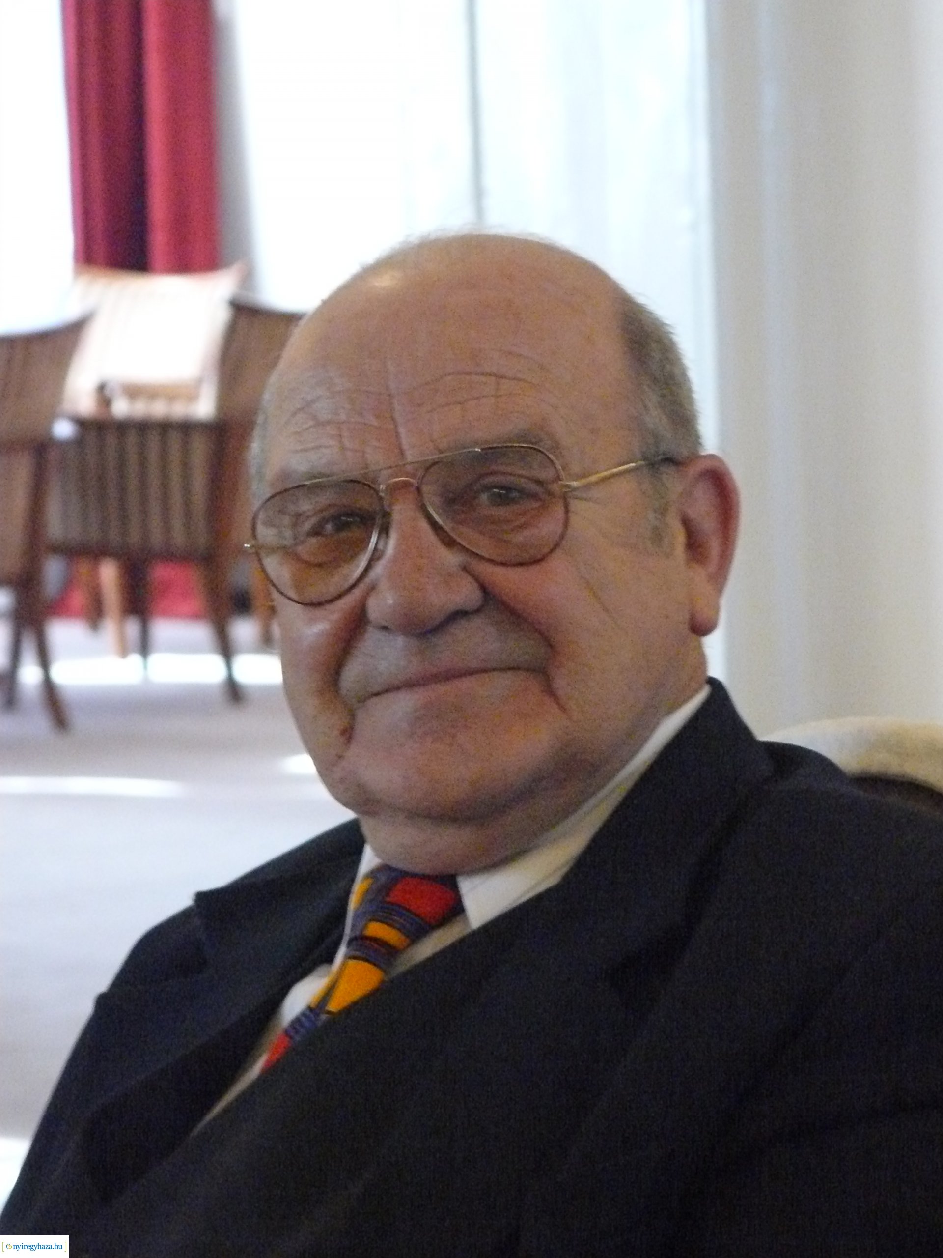 L. Tóth László emlékére