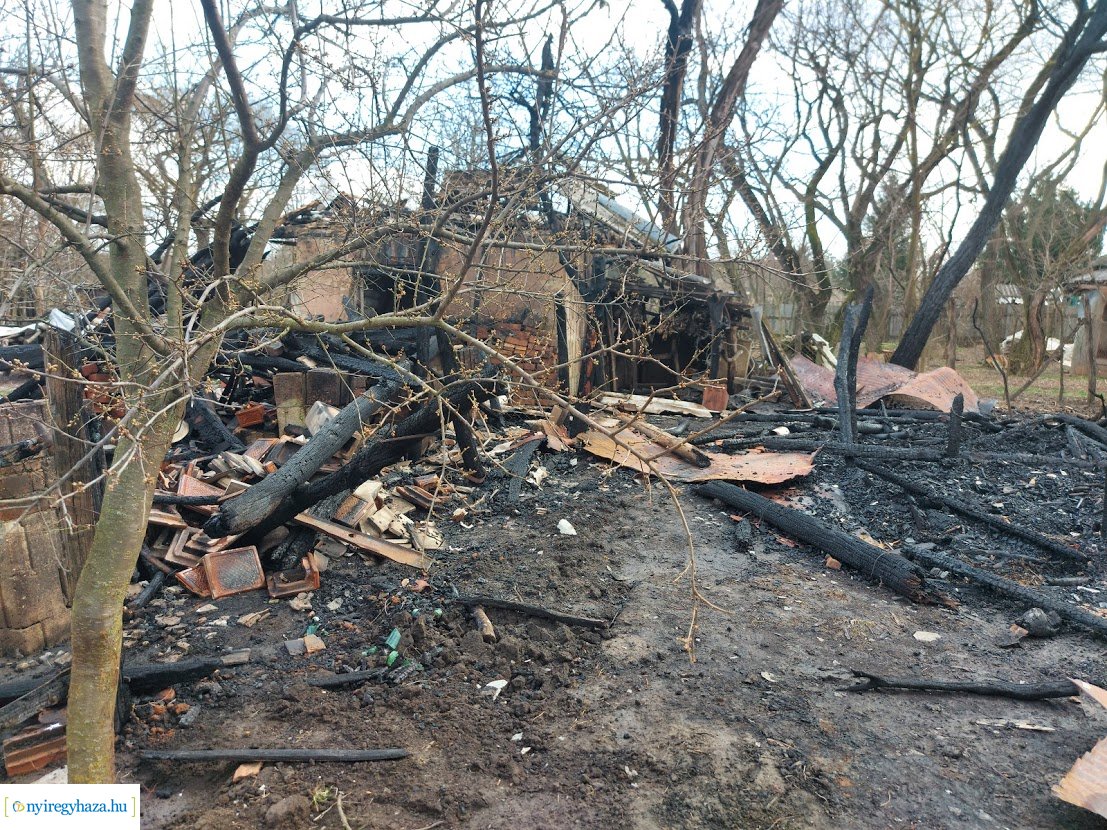 Lakatlan ház égett