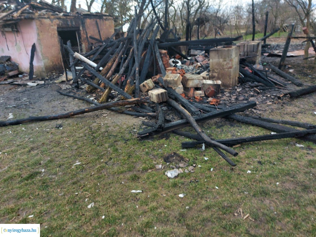 Lakatlan ház égett