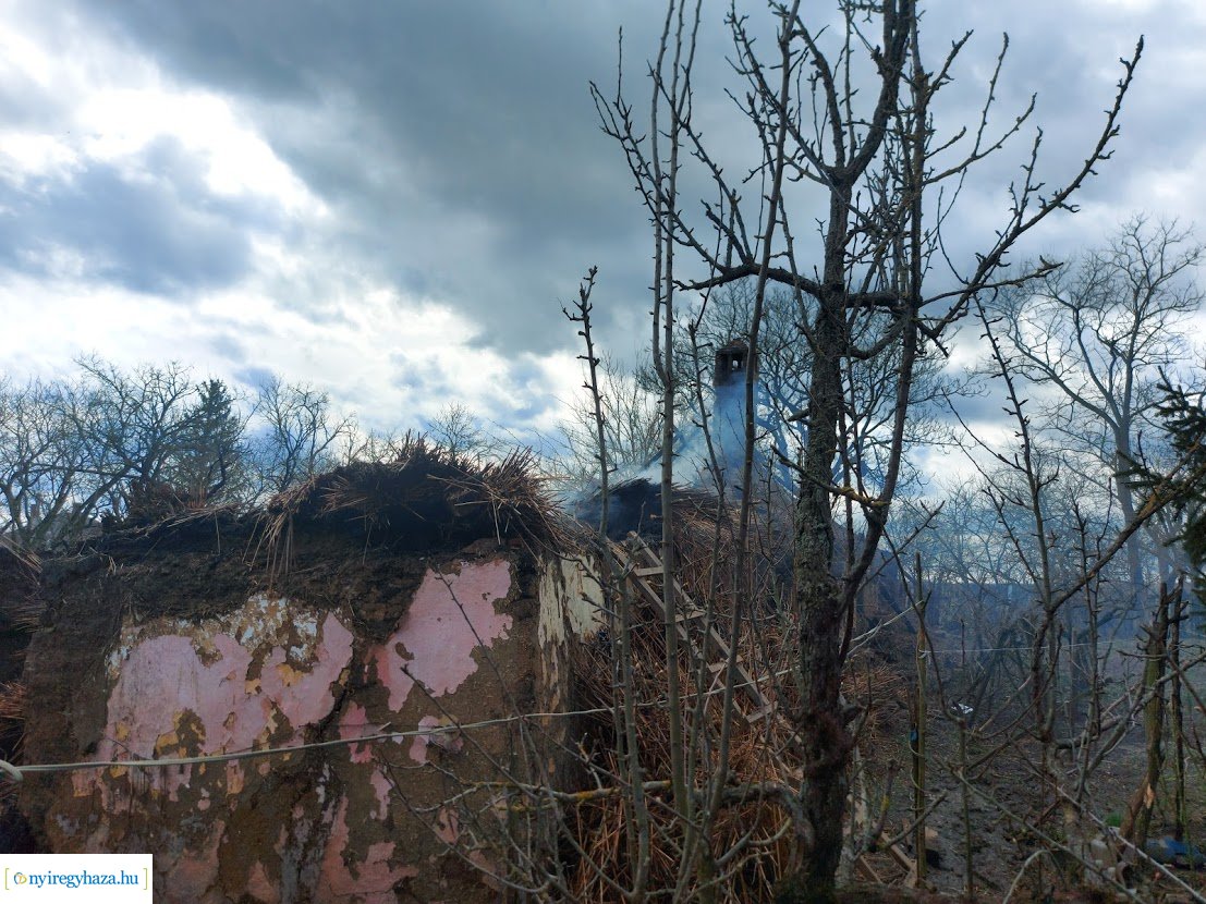 Lakatlan ház égett