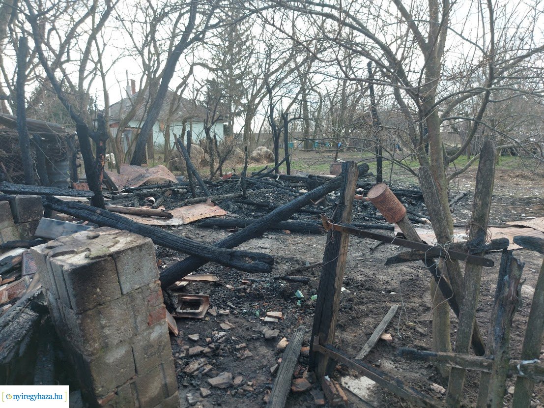 Lakatlan ház égett