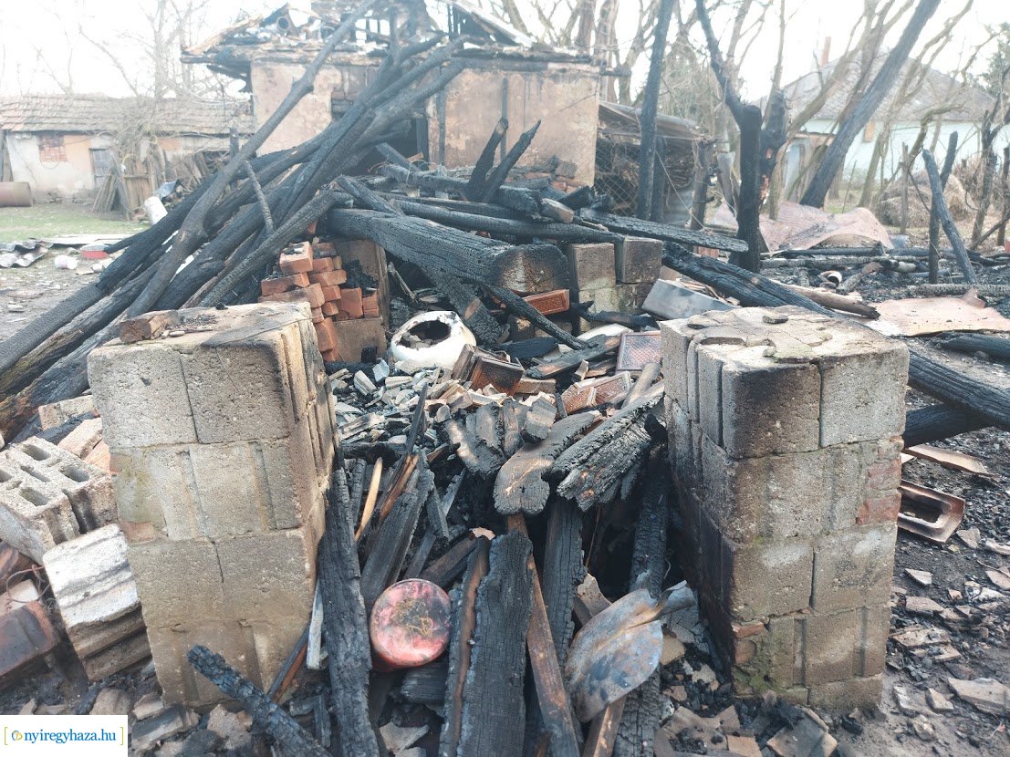 Lakatlan ház égett