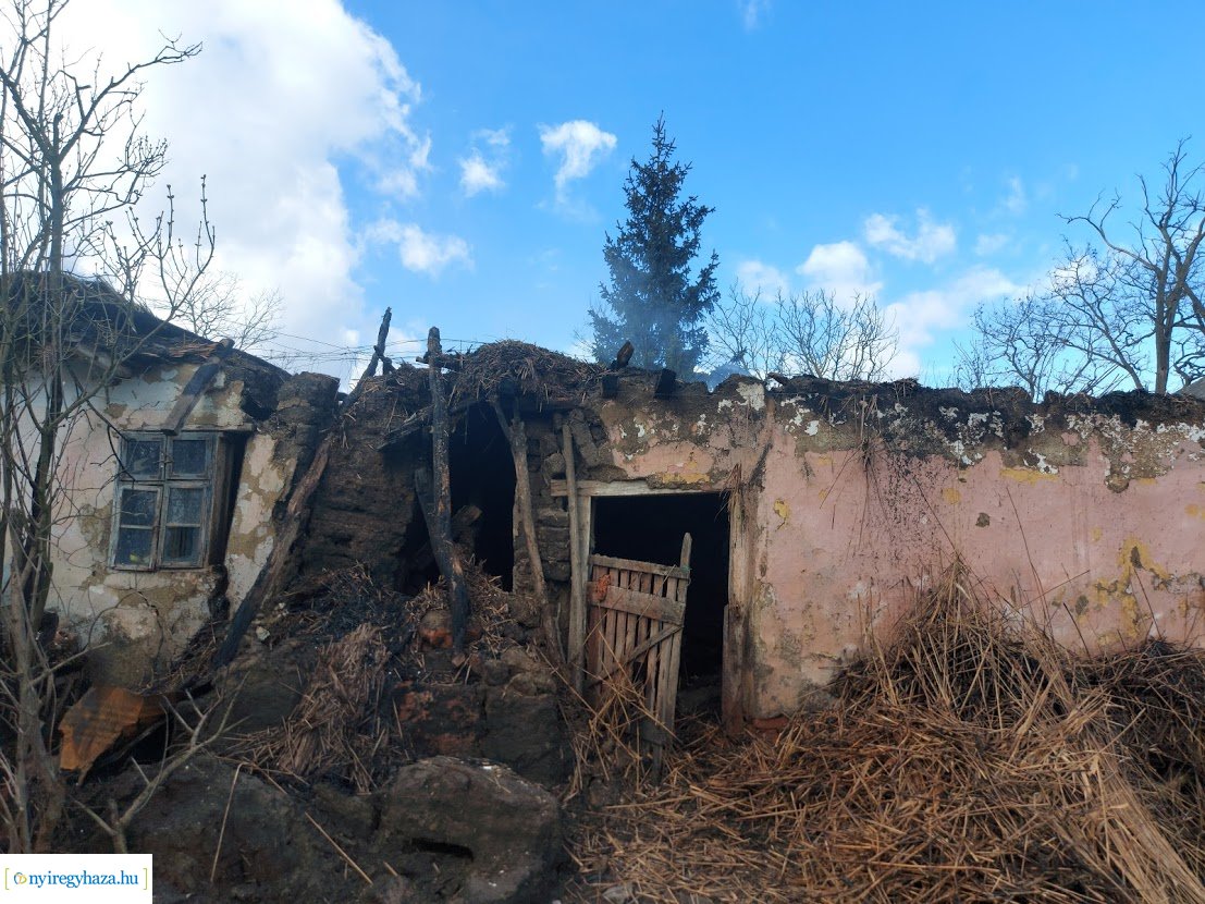 Lakatlan ház égett