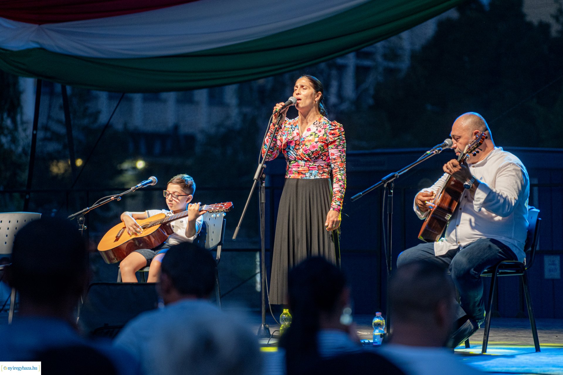 Lakatos Mónika FolkTrió a Kossuth téren