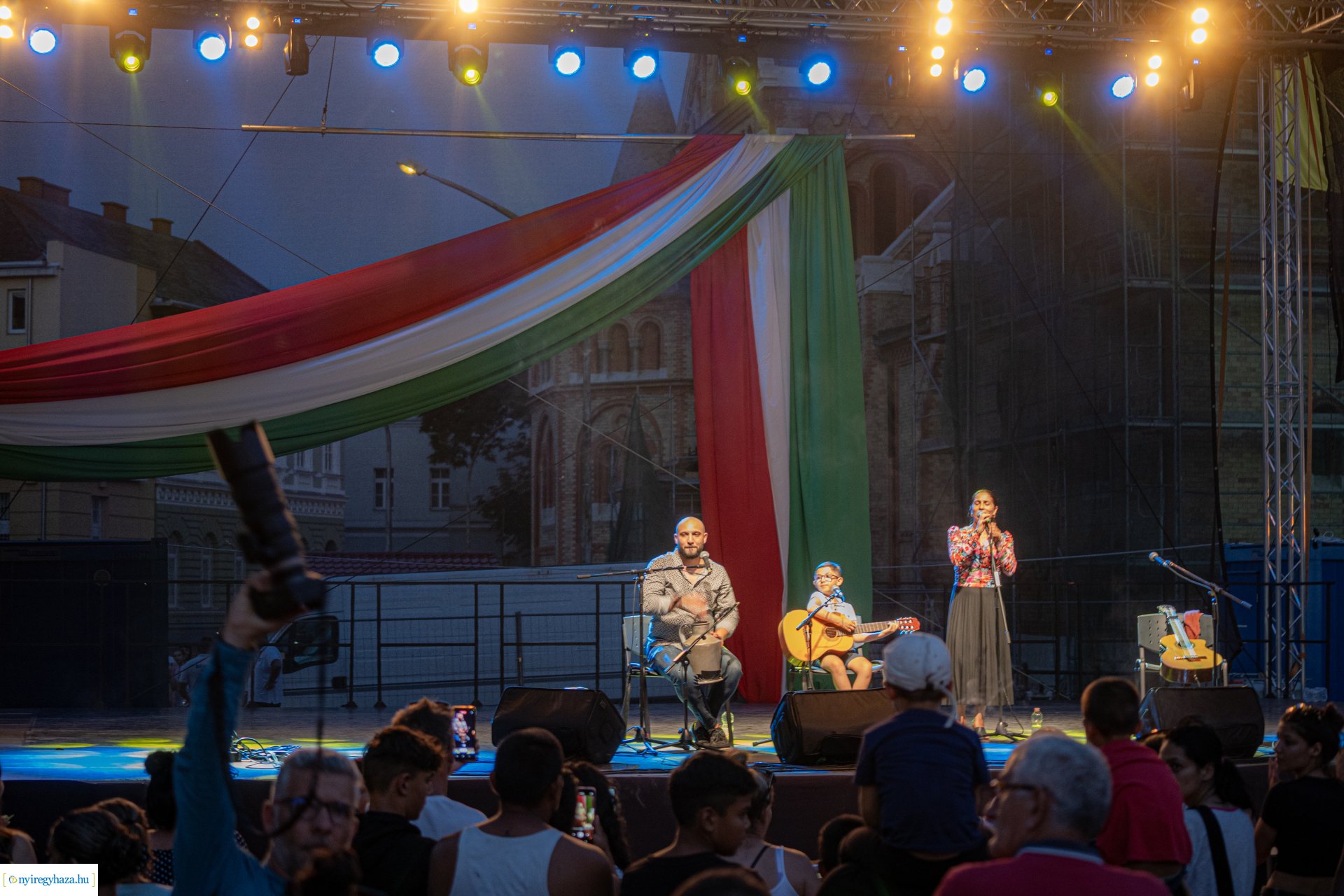 Lakatos Mónika FolkTrió a Kossuth téren